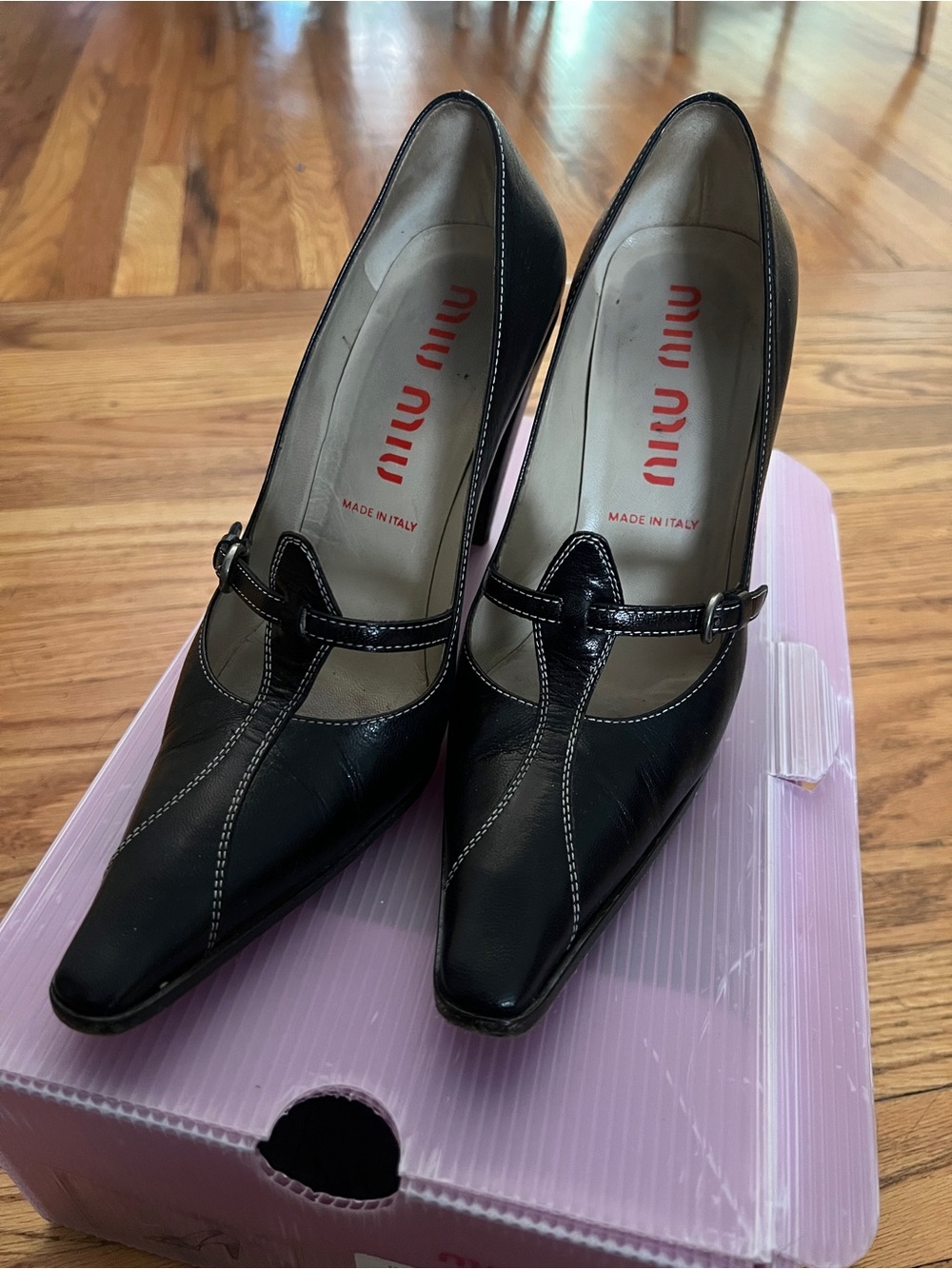 Mi Black Leather Mary Jane Heels with Contrast Stitching